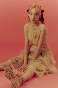 日韩美女在线
